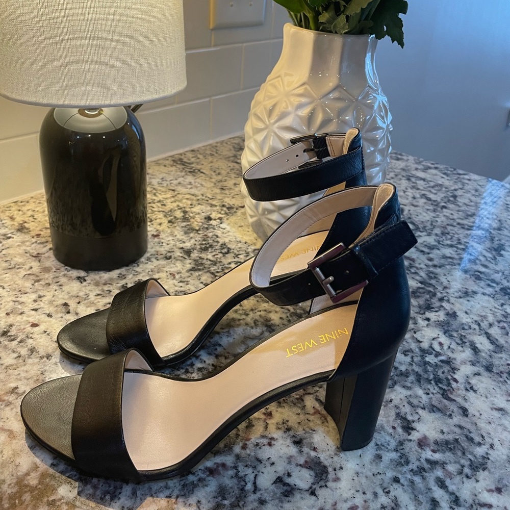Nine West Women's Nora Black Leather Block Heeled Sandal Size 10M